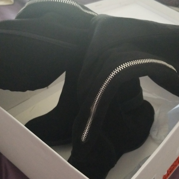 Boots - Picture 5 of 5